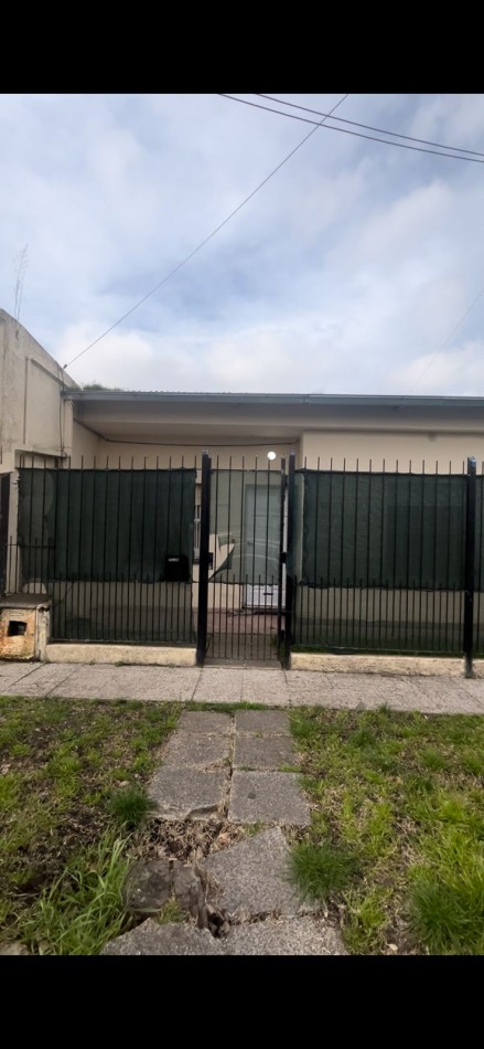 CASA TRES AMB PATIO GARAGE Y DPTO A RECICLAR